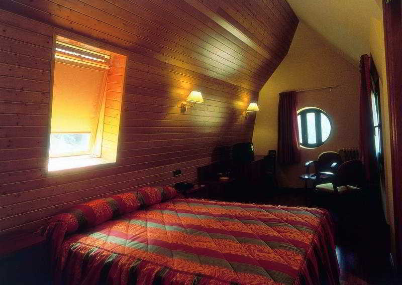 Hotel & Spa Niunit El Serrat Quarto foto